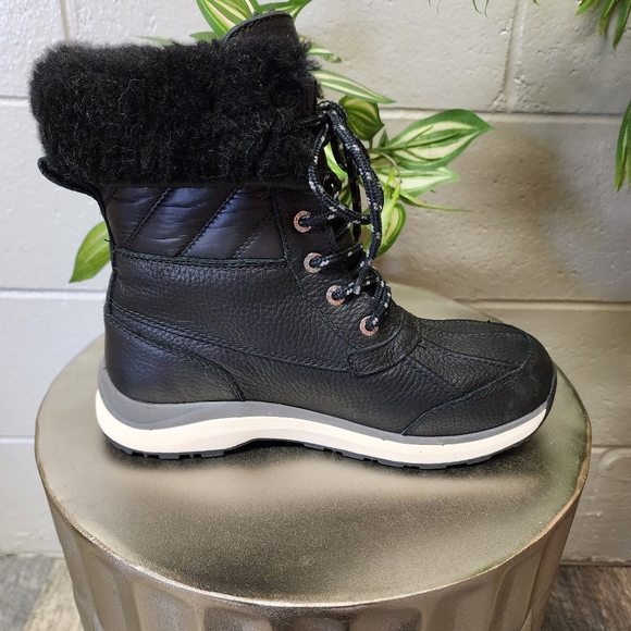 COPY - UGG ADIRONDACK III QUILT BLACK BOOTS Size 7.5 - Picture 11 of 15